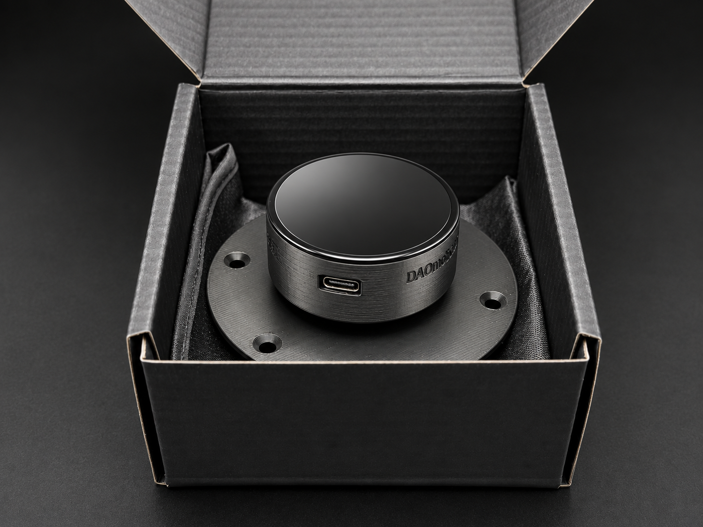 Floating Center Hub Display in packaging
